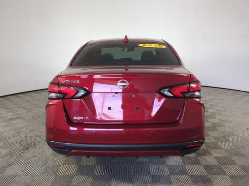 Scarlet Ember Tintcoat 2025 Nissan Versa 1.6 SV