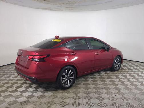 Scarlet Ember Tintcoat 2025 Nissan Versa 1.6 SV