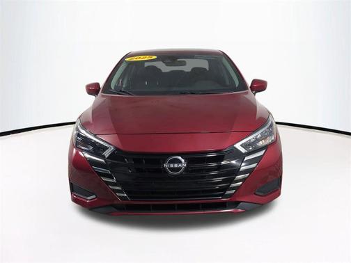 Scarlet Ember Tintcoat 2025 Nissan Versa 1.6 SV