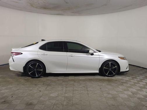 Pearl 2018 Toyota Camry XSE