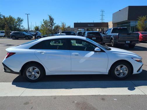 2026 Hyundai ELANTRA SE