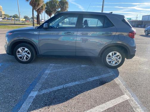 2022 Hyundai VENUE SE