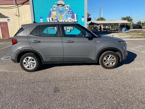 2022 Hyundai VENUE SE