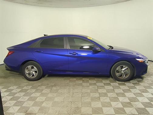 2024 Hyundai ELANTRA SE