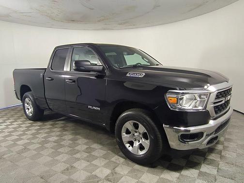 Diamond Black Crystal Pearlcoat 2023 RAM 1500 Big Horn/Lone Star