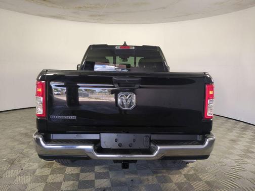 Diamond Black Crystal Pearlcoat 2023 RAM 1500 Big Horn/Lone Star