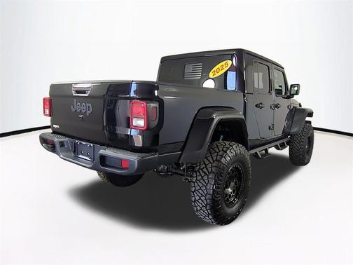 2025 Jeep Gladiator Nighthawk