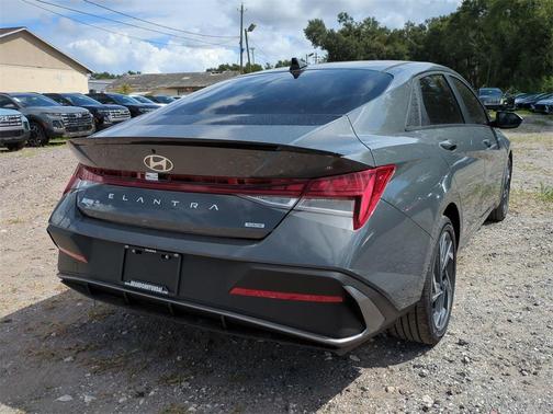 2025 Hyundai ELANTRA HEV SEL Sport