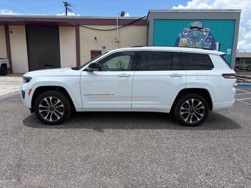 Bright White Clearcoat 2023 Jeep Grand Cherokee L Overland