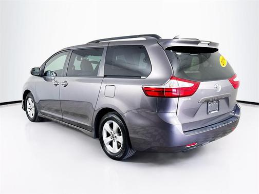 2018 Toyota Sienna LE