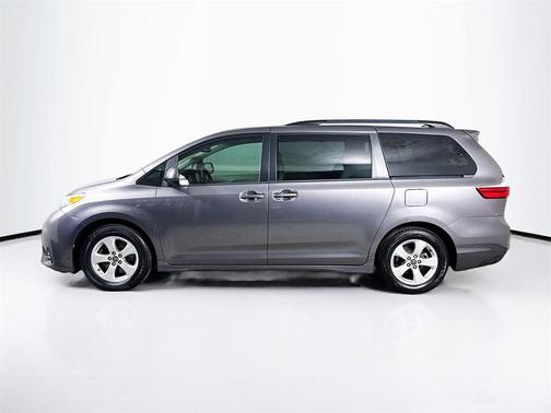 2018 Toyota Sienna LE