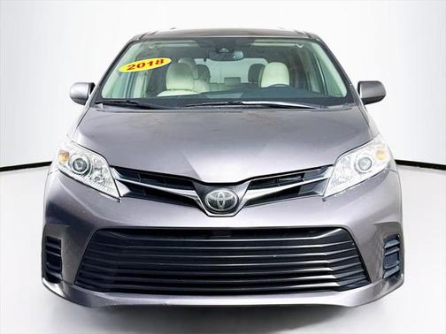 2018 Toyota Sienna LE