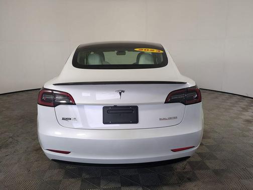 Pearl White Multi-Coat 2023 Tesla Model 3 Performance