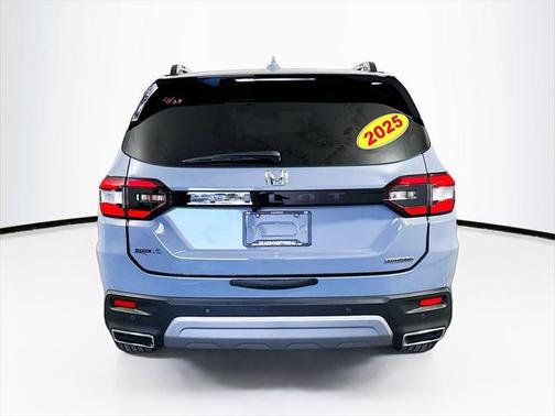 2025 Honda Pilot Touring 8-Passenger