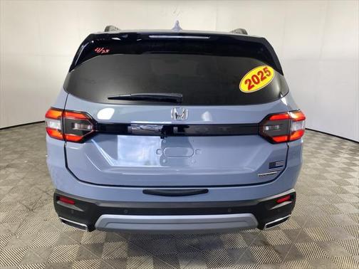 2025 Honda Pilot Touring 8-Passenger