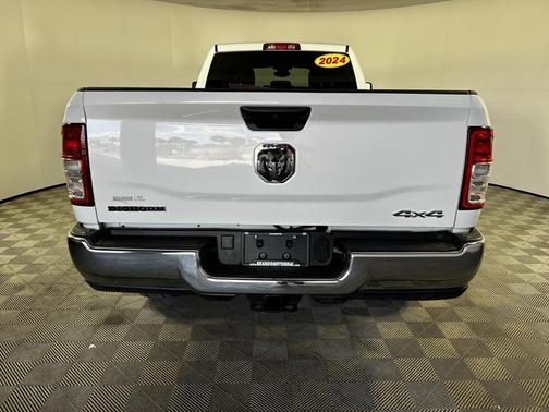 2024 RAM 3500 Big Horn Crew Cab 4x4 8' Box