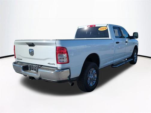 2024 RAM 3500 Big Horn Crew Cab 4x4 8' Box