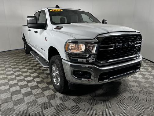 2024 RAM 3500 Big Horn Crew Cab 4x4 8' Box