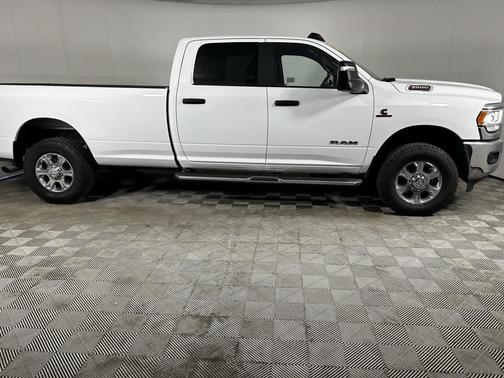 2024 RAM 3500 Big Horn Crew Cab 4x4 8' Box