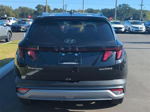 2026 Hyundai TUCSON Hybrid SEL