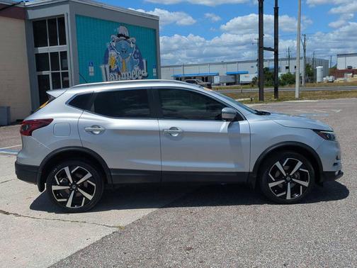 Brilliant Silver Metallic 2020 Nissan Rogue Sport SL