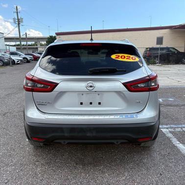 Brilliant Silver Metallic 2020 Nissan Rogue Sport SL