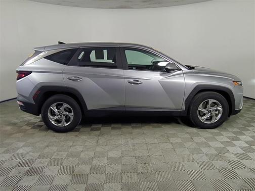 2022 Hyundai TUCSON SE