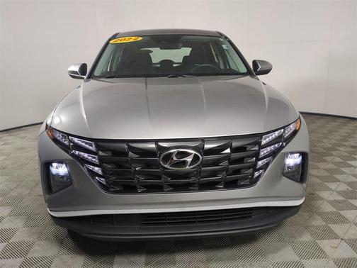 2022 Hyundai TUCSON SE