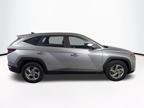 2022 Hyundai TUCSON SE