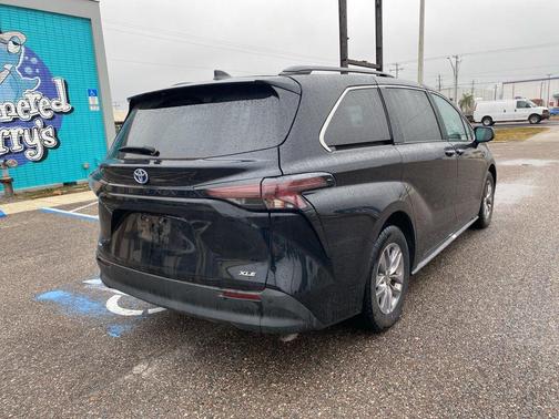 2025 Toyota Sienna XLE