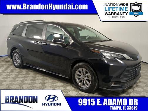 2025 Toyota Sienna XLE