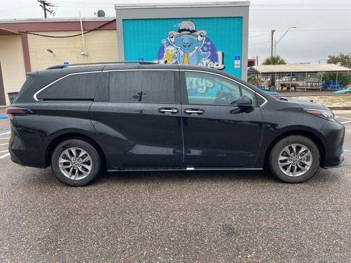 2025 Toyota Sienna XLE