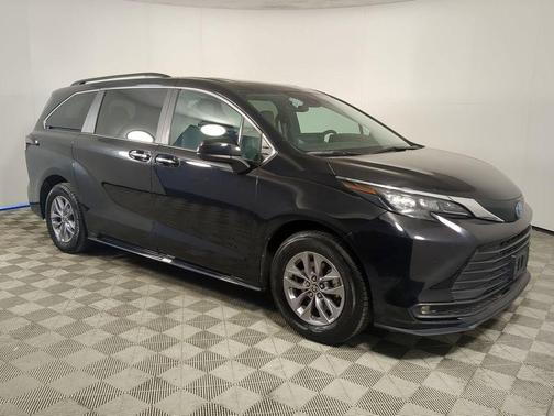 2025 Toyota Sienna XLE