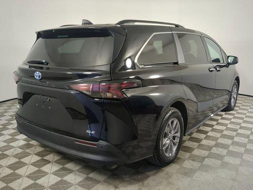 2025 Toyota Sienna XLE