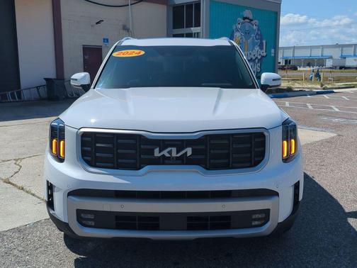 Glacial White Pearl 2024 Kia Telluride SX