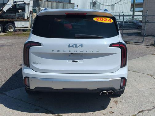 Glacial White Pearl 2024 Kia Telluride SX