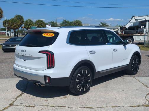 Glacial White Pearl 2024 Kia Telluride SX