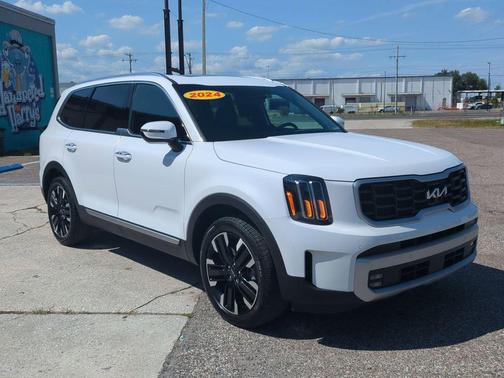 Glacial White Pearl 2024 Kia Telluride SX