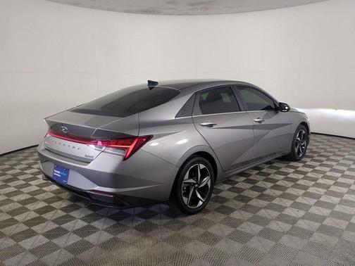 Fluid Metal 2023 Hyundai ELANTRA HEV Limited