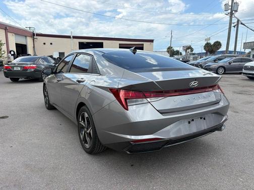 Fluid Metal 2023 Hyundai ELANTRA HEV Limited