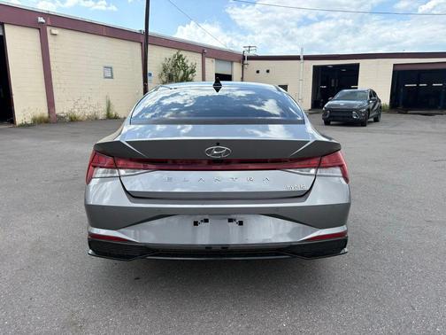 Fluid Metal 2023 Hyundai ELANTRA HEV Limited