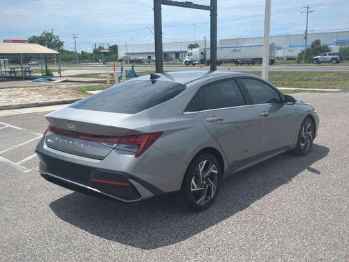 Fluid Metal 2024 Hyundai ELANTRA SEL