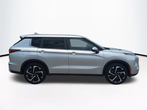 Alloy Silver Metallic 2022 Mitsubishi Outlander SE