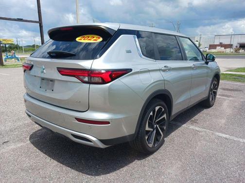 Alloy Silver Metallic 2022 Mitsubishi Outlander SE