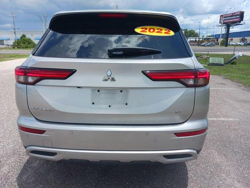 Alloy Silver Metallic 2022 Mitsubishi Outlander SE