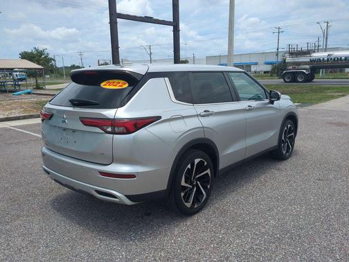 Alloy Silver Metallic 2022 Mitsubishi Outlander SE