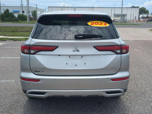 Alloy Silver Metallic 2022 Mitsubishi Outlander SE