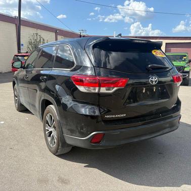 Midnight Black Metallic 2018 Toyota Highlander LE Plus