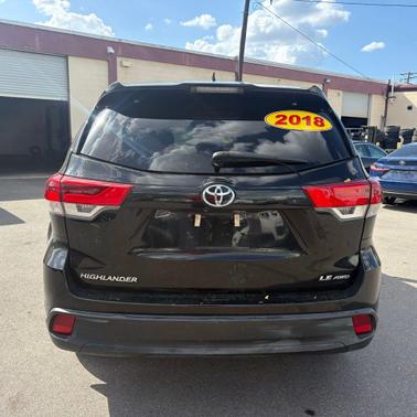 Midnight Black Metallic 2018 Toyota Highlander LE Plus