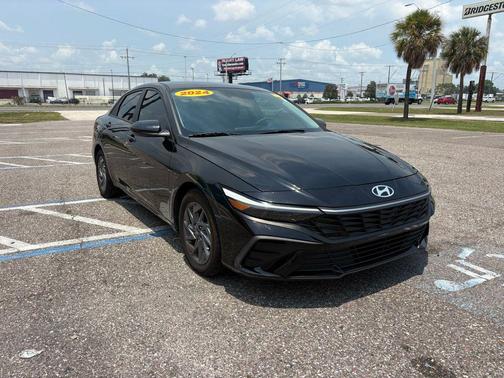 Abyss Black 2024 Hyundai ELANTRA SEL